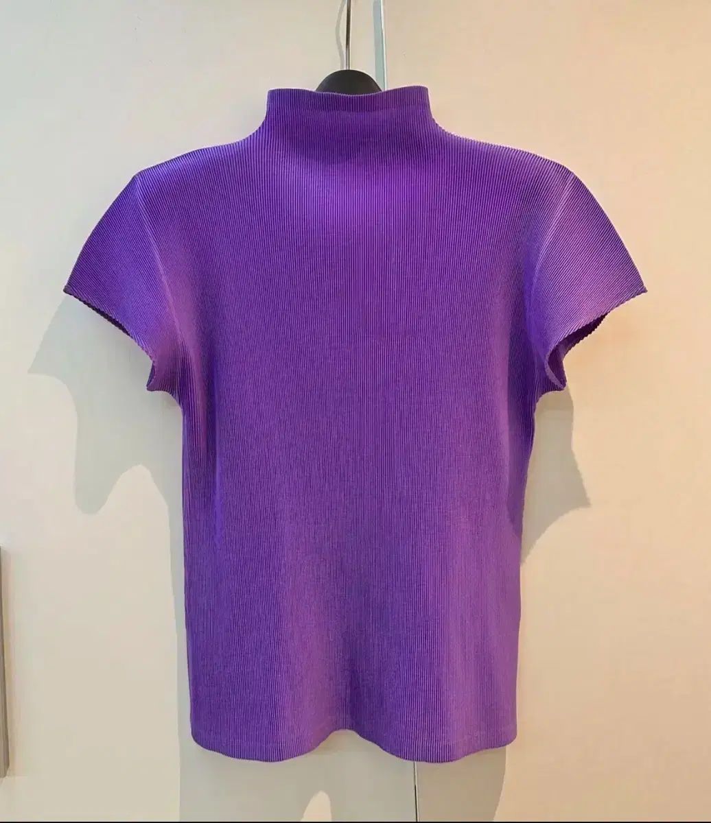プリーツプリーズPLEATS PLEASE ミストプリーツネック切替ノースリーブ 紫3 【レディース】 PLEATS PLEASE ISSEY MIYAKE（チュニック）のフリマアイテム一覧
