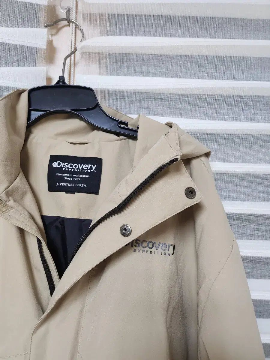 ディスカバリー ベージュ フード ウィンドブレーカー ジャケット 160