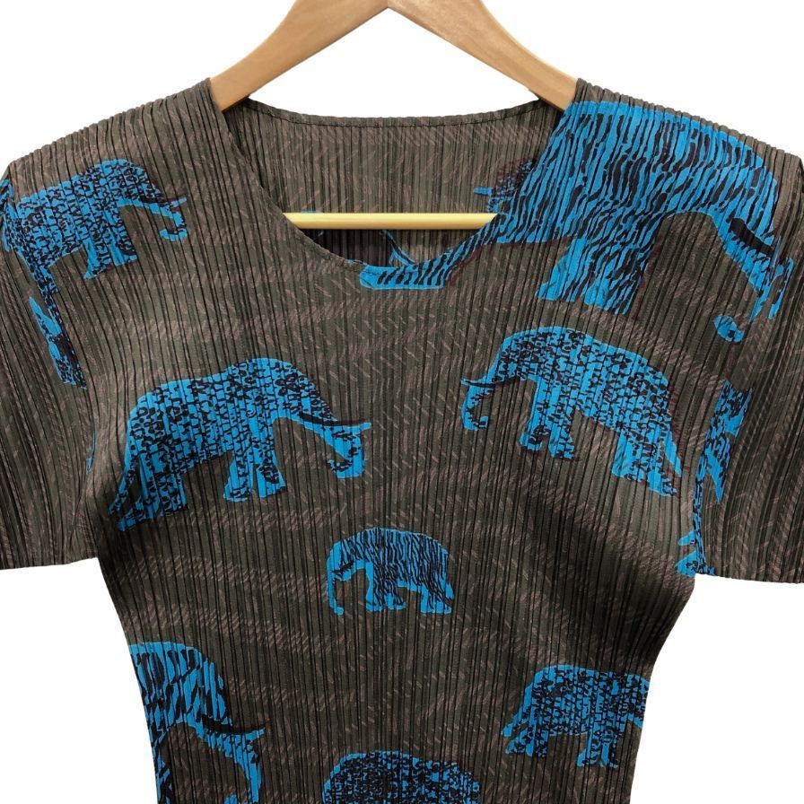 プリーツプリーズ ハイビスカス フリンジ 花柄 半袖 カットソー T