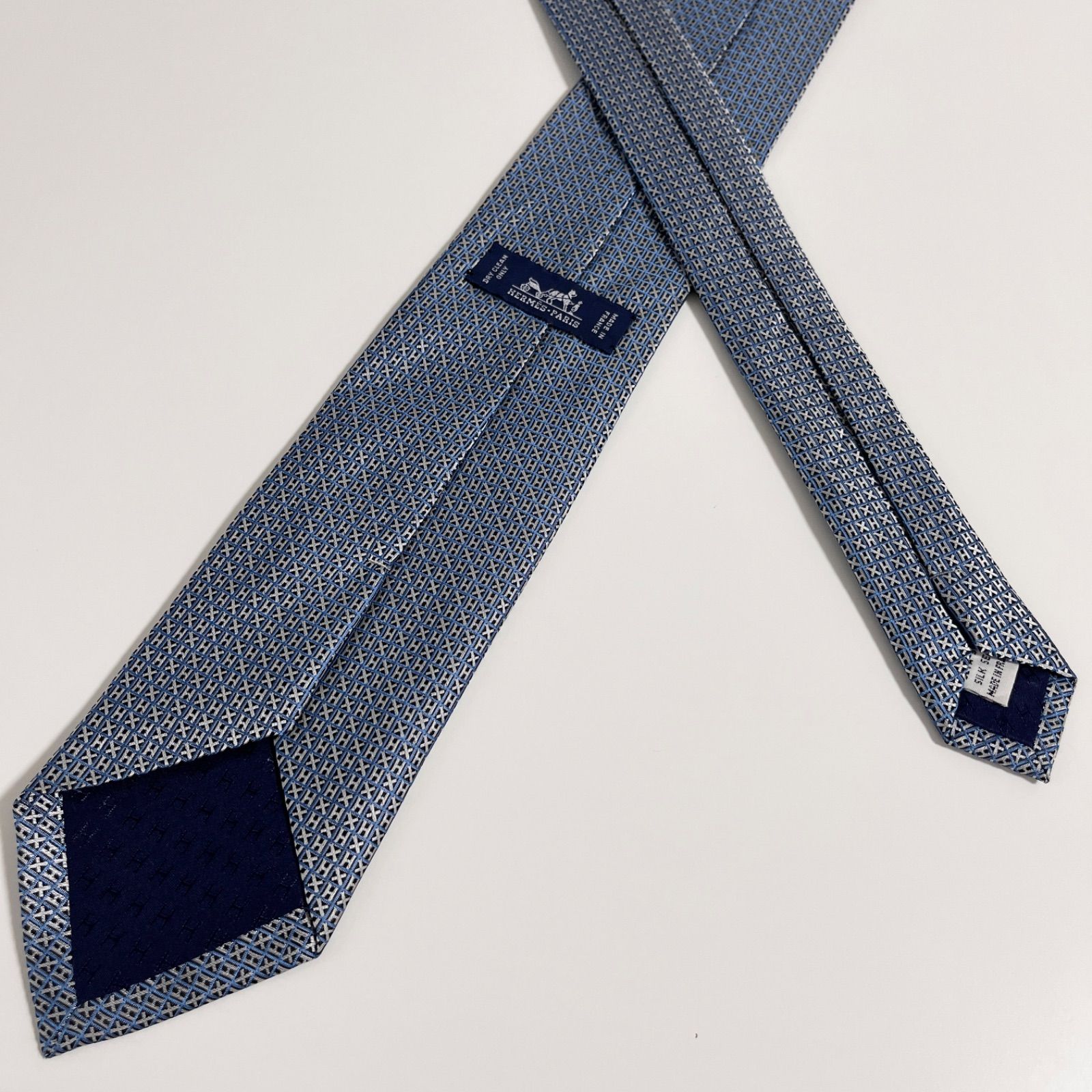 ❣️新品未使用❣️HERMES エルメス　ネクタイ　H柄　高級シルク　ホース　箱あり 美品 HERMES エルメス ネクタイ シルク100％ ブルー シルバー系