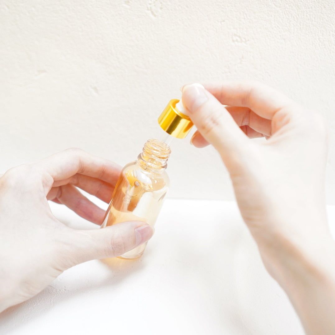 【スポイトボトルグラス】30ml イエローゴールド ガラス製 オーロラ 詰替容器 美容液 化粧水 コスメ アロマ エッセンシャルオイル 精油 詰替 旅行 おしゃれ 可愛い