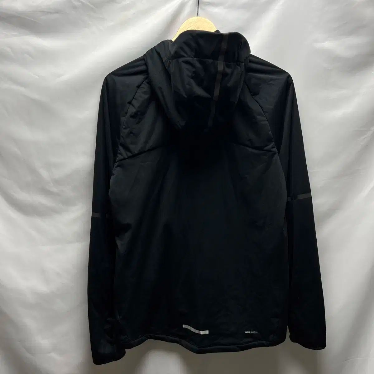 未使用　NIKE SHIELD MAX ジャケット　ジップアップパーカー 純正品/ M Nike(ナイキ） シールド マックス スウッシュ 黒