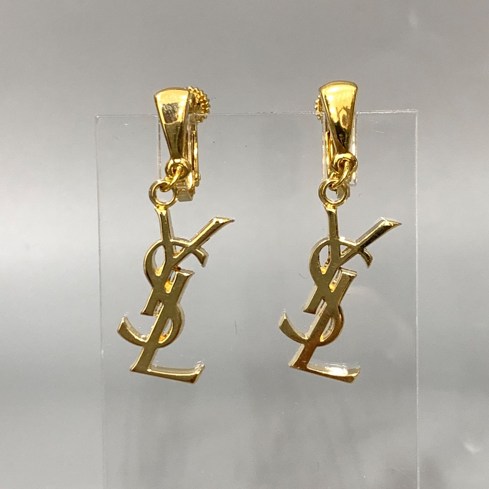 【未使用級】イヴ・サンローラン ＊ イヤリング YSL ゴールド YSL イヴ・サンローラン ロゴ イヤリング ゴールド - メルカリ