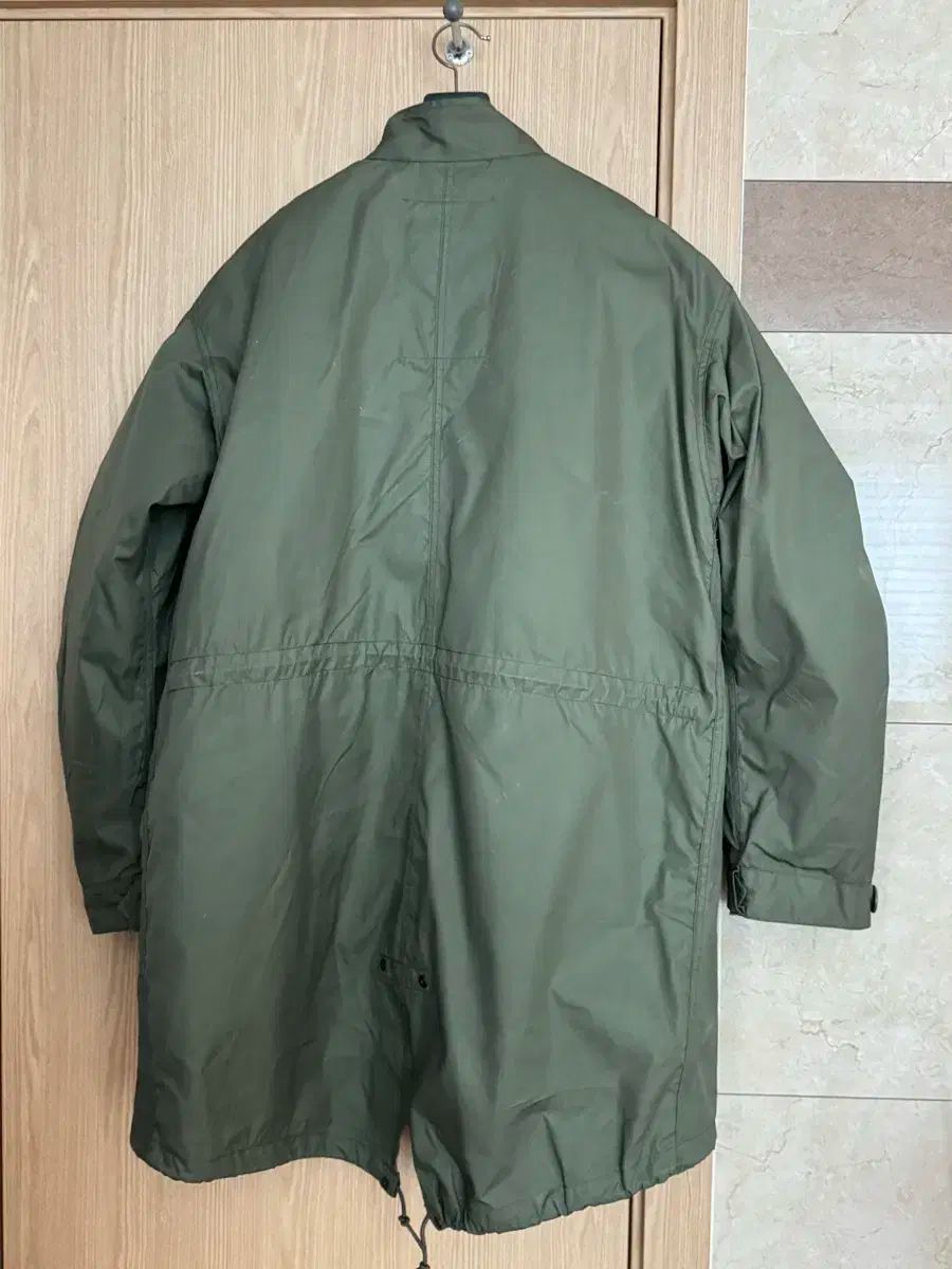 フィッシュテールパーカー