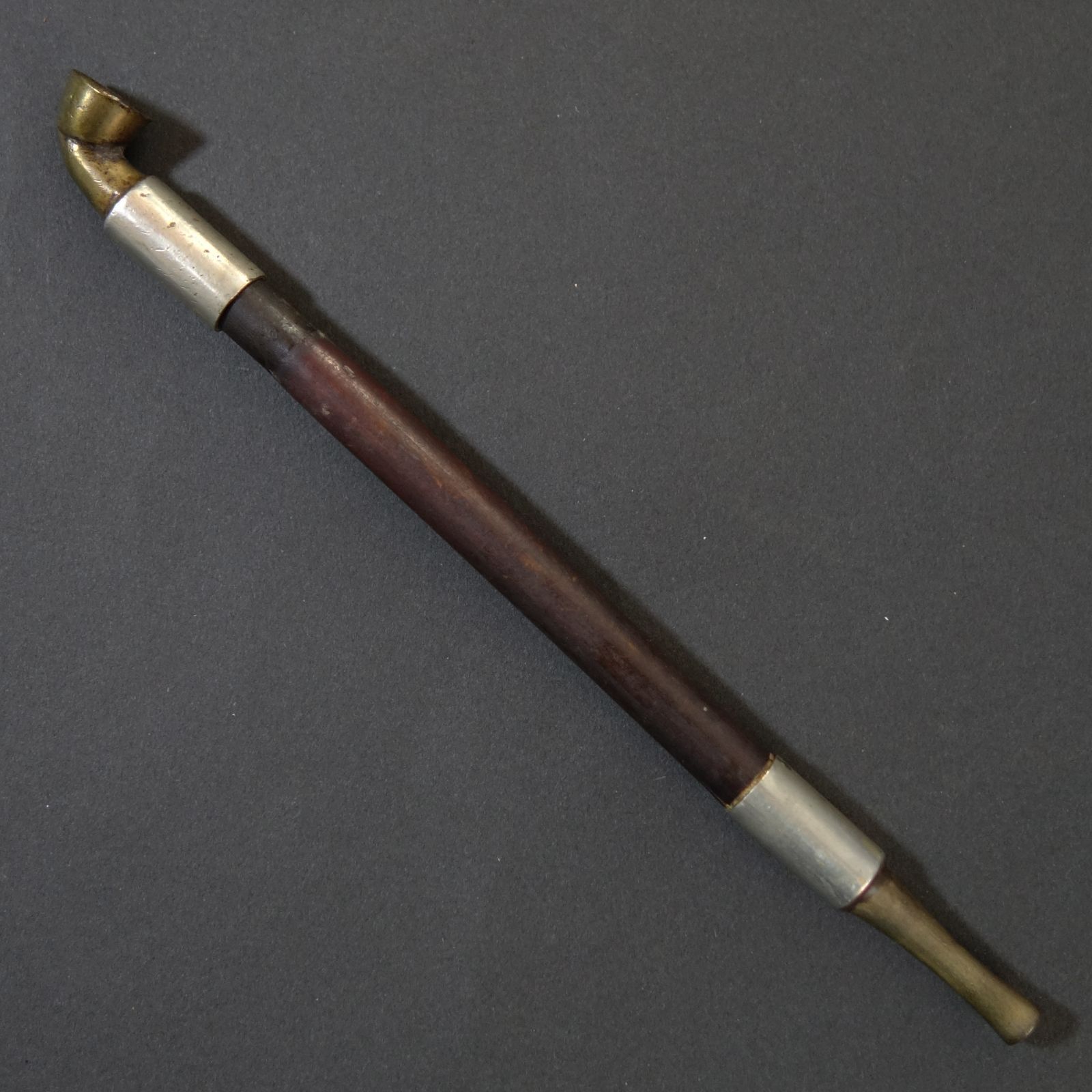 時代物 煙管 煙草入 煙管筒 金口 細工 彫刻  一式  骨董 アンティーク 煙管 煙管筒 煙草入 【 煙管 銀製 / 煙管筒 漆塗製 / 煙草入 革