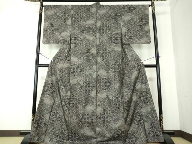 平和屋着物○本場大島紬 9マルキ 松皮菱花文 正絹 逸品 DAAS3122ps