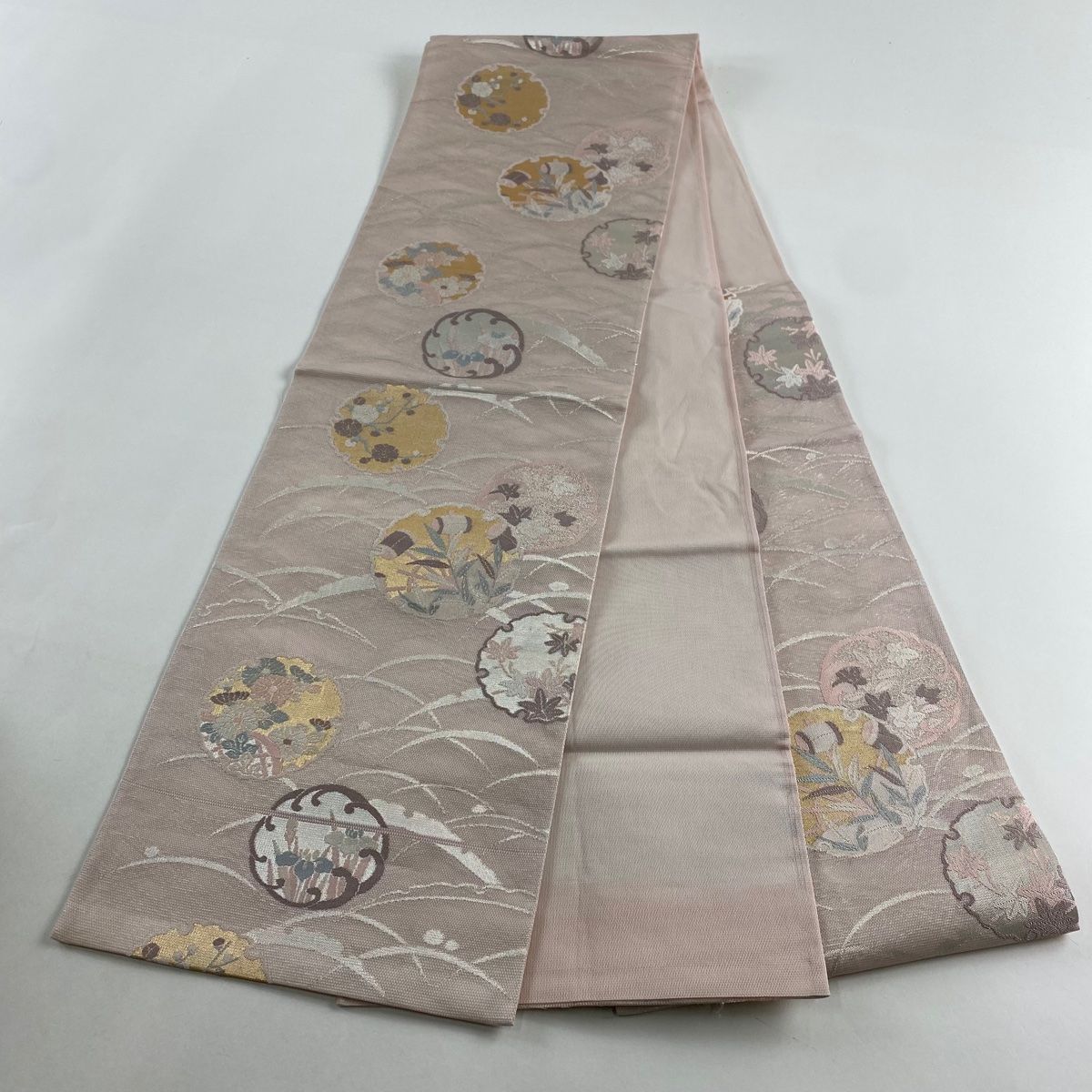 美品 さが美 雪輪に桜 白 パステル 淡色 儚げ 六通 正絹 フォーマルな袋帯 袋帯 美品 秀品 夏帯 絽 雪輪 草花 箔 薄ピンク 六通 正絹