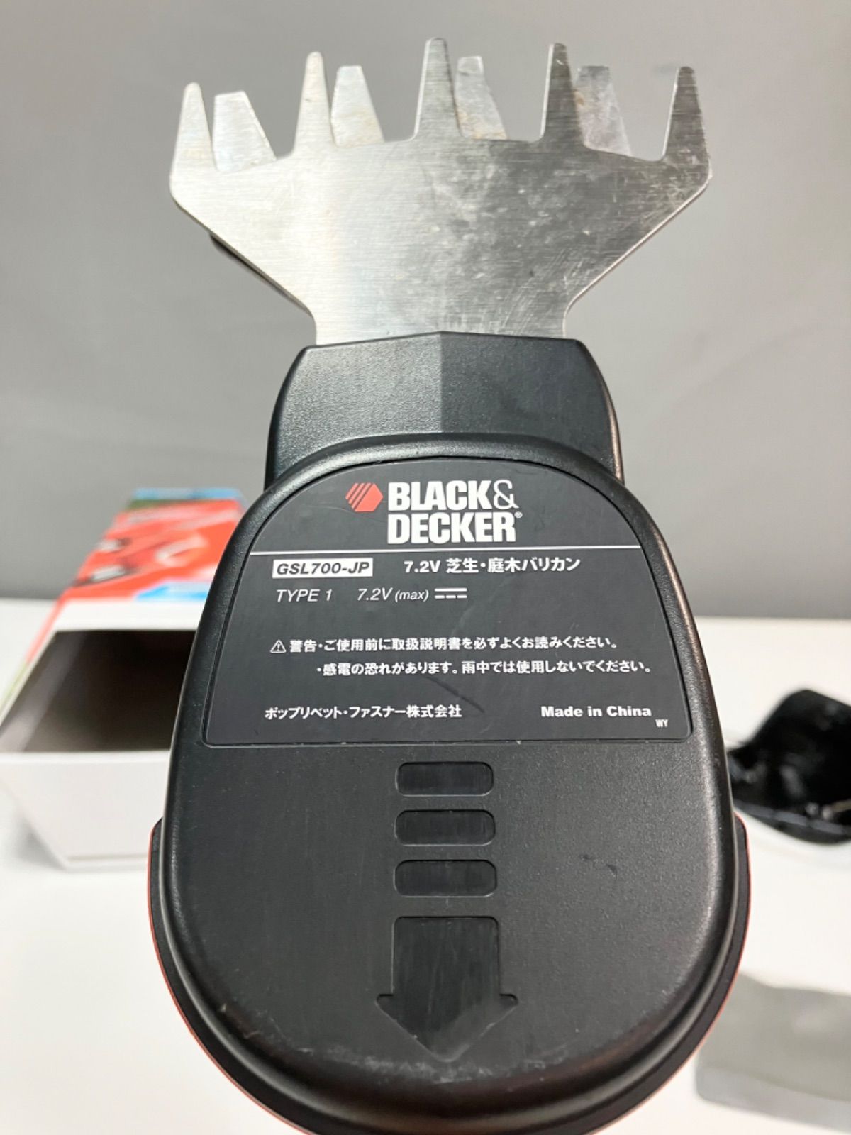 ☆ お値下げ！ BLACK&DECKER コードレス コンパクト 片手 7.2V 芝生 庭木 バリカン GSL700☆ - メルカリ