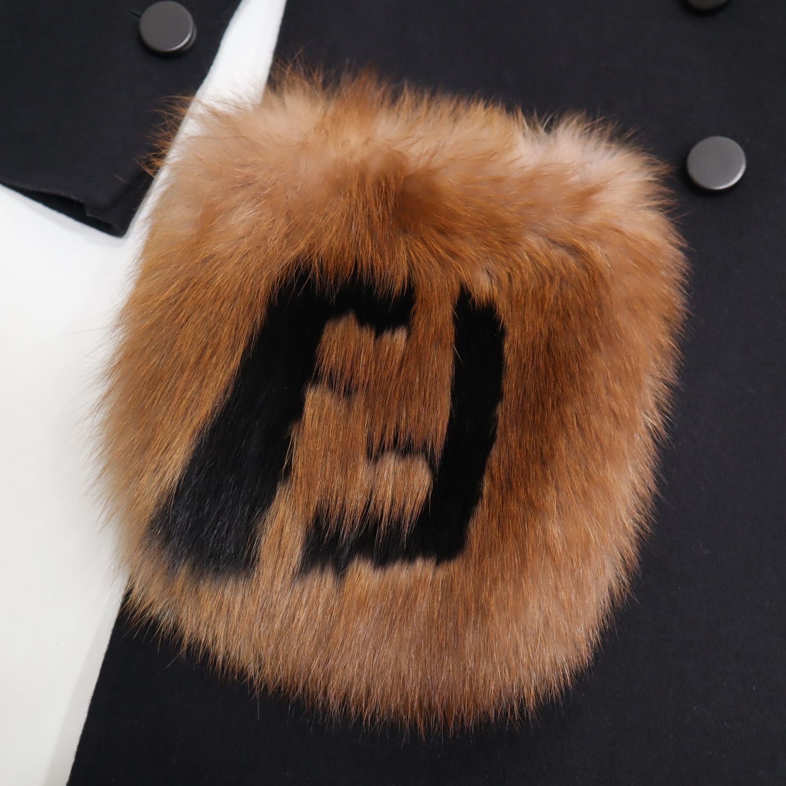 FENDI ブラック チェスターコート ファー付き