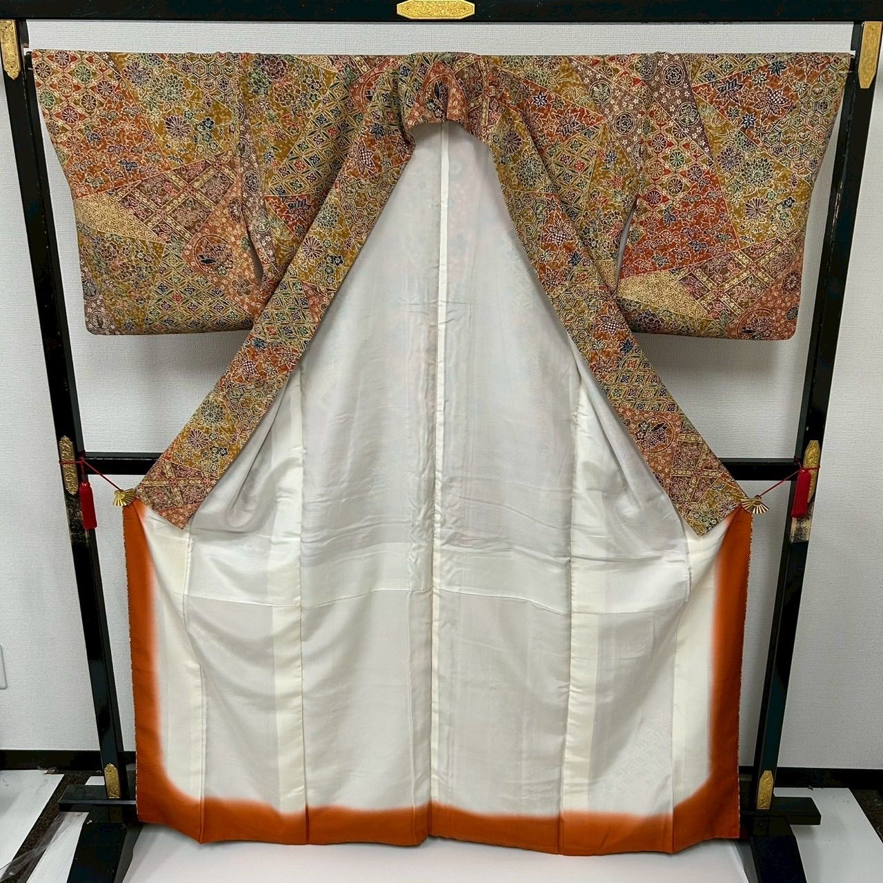 小紋 更紗模様 裂取 縮緬 裄66 素敵なデザイン 正絹 着物 MK-368