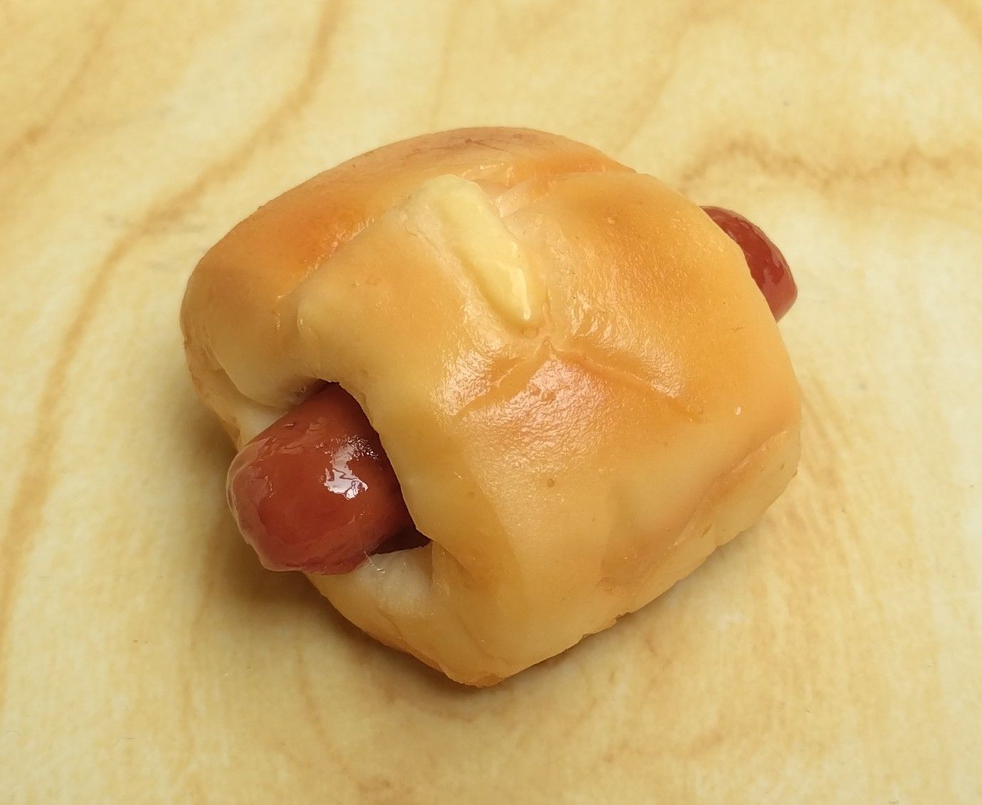 食品サンプル　ミニソーセージパン　マグネット