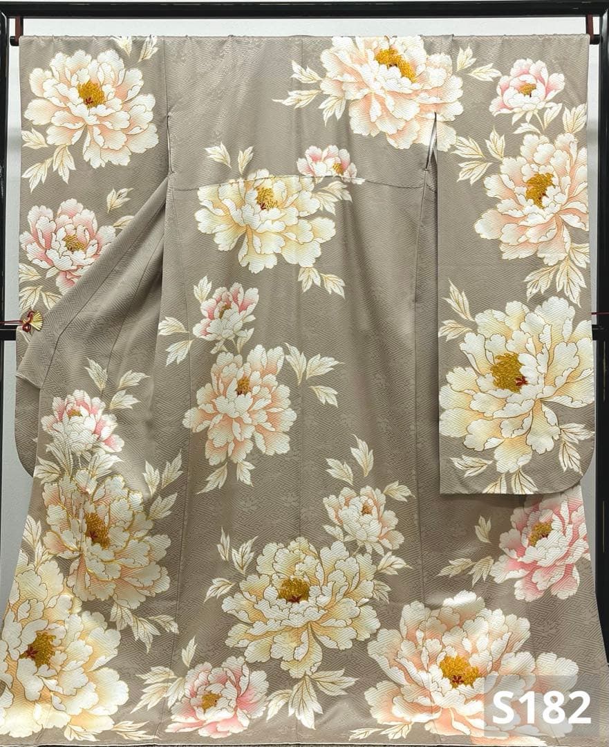 特選 くすみカラー 大輪牡丹 振袖 金駒 金彩 紋意匠 正絹 ガード加工済