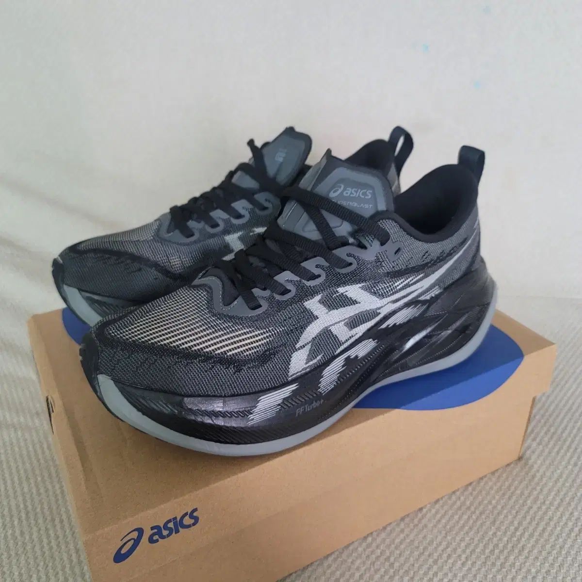 Asics アシックス