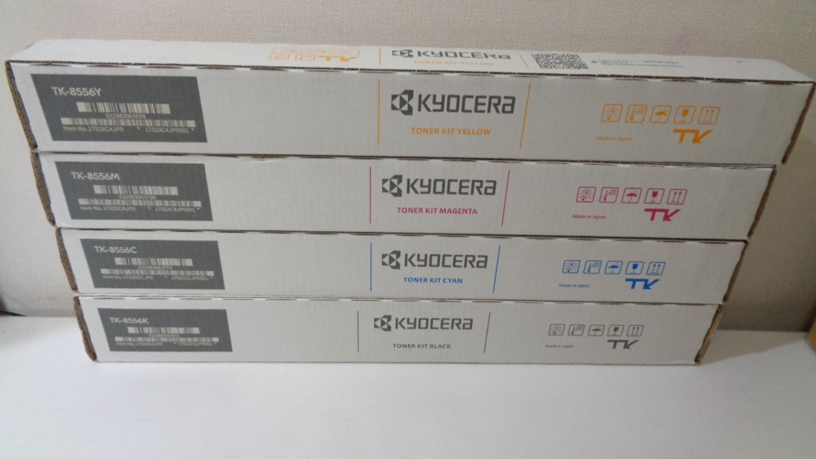 京セラ TK-8556K ブラック 純正品他４色４本 　外箱若干汚れ箱痛みあり 　在庫あり即納