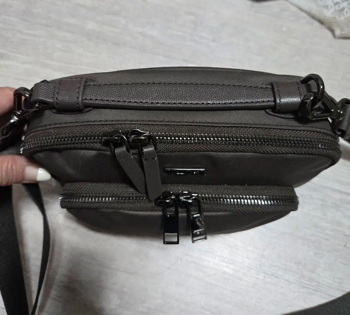 テガンクロスボディバッグ定価