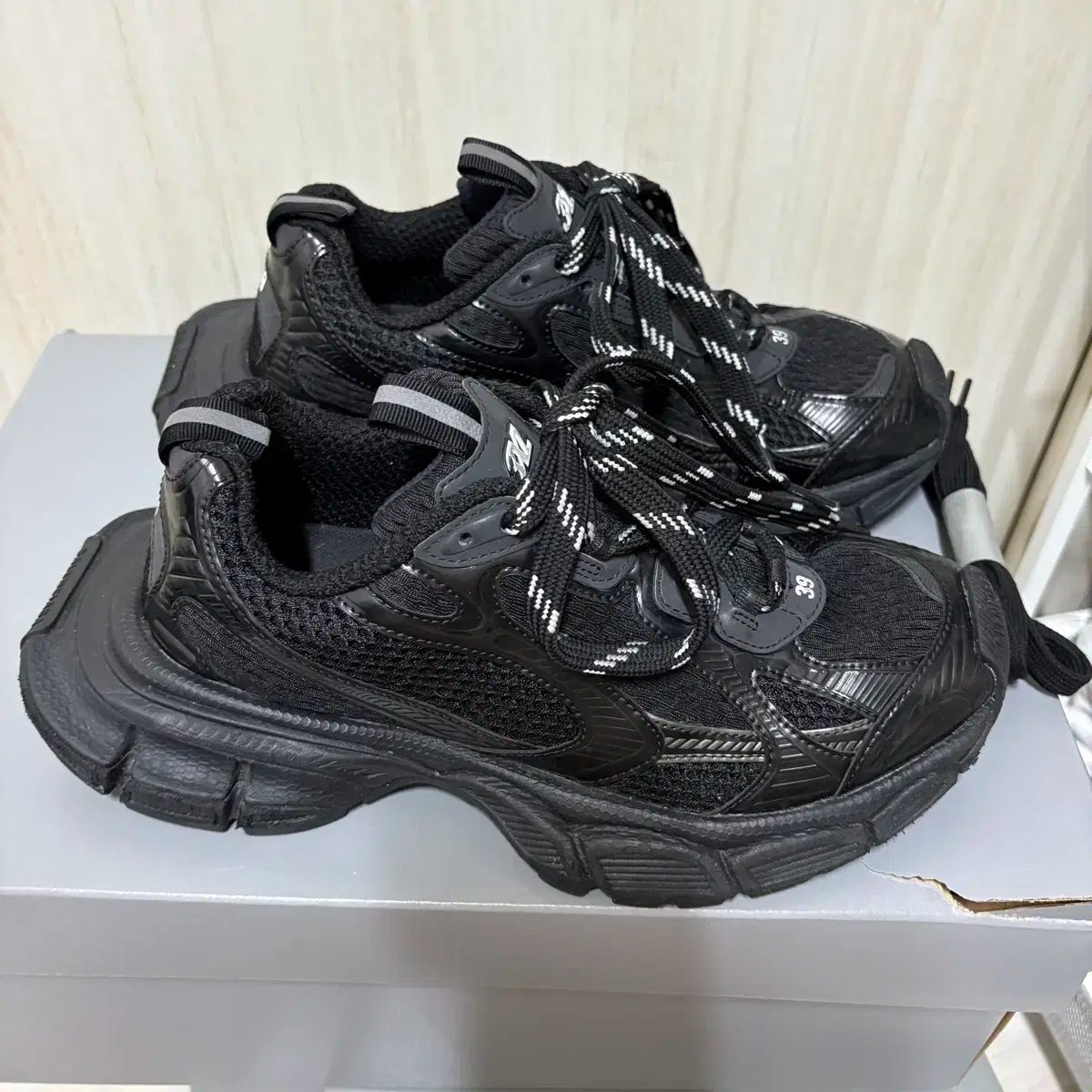 BALENCIAGA(バレンシアガ) 3xl オールブラック 39E - メルカリ