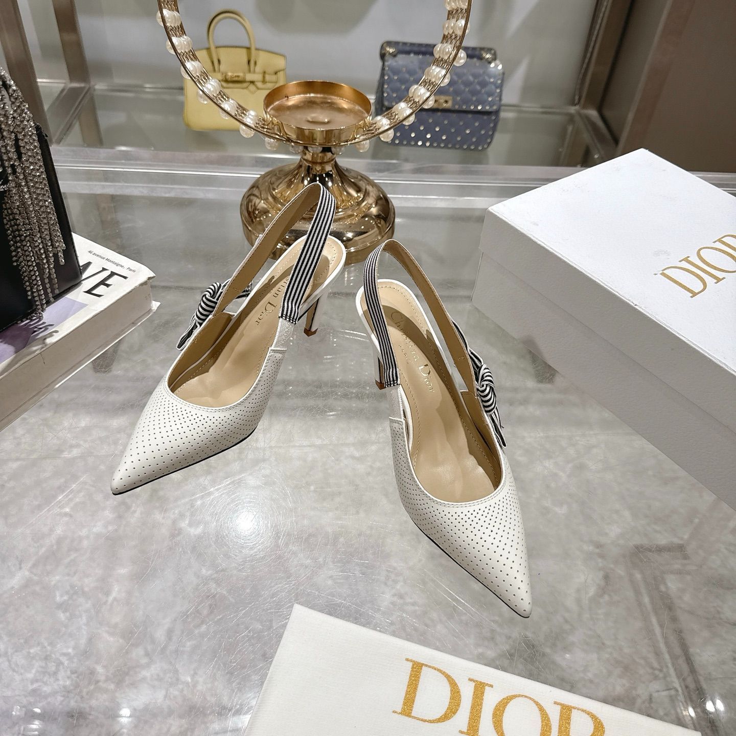 Dior レッド ヒールサンダル Mlle Dior ヒールサンダル クリスチャン・ディオール サンダル