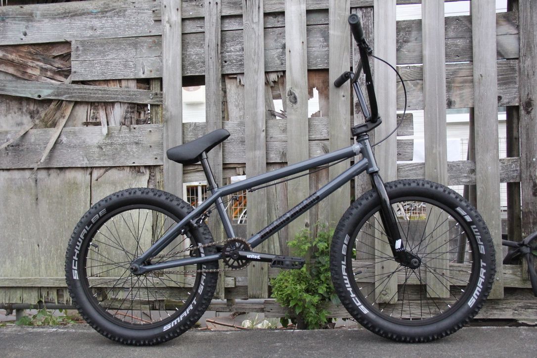 自転車 BMX20インチUNITED SUPREME DIRT GRAPHITE www.krzysztofbialy.com