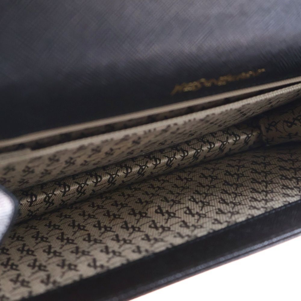 【美品】イヴサンローラン クラッチバッグ エンボスロゴ 黒 サフィアーノレザー イヴサンローラン クラッチバッグ YSLロゴ ブラック サフィアーノレザー