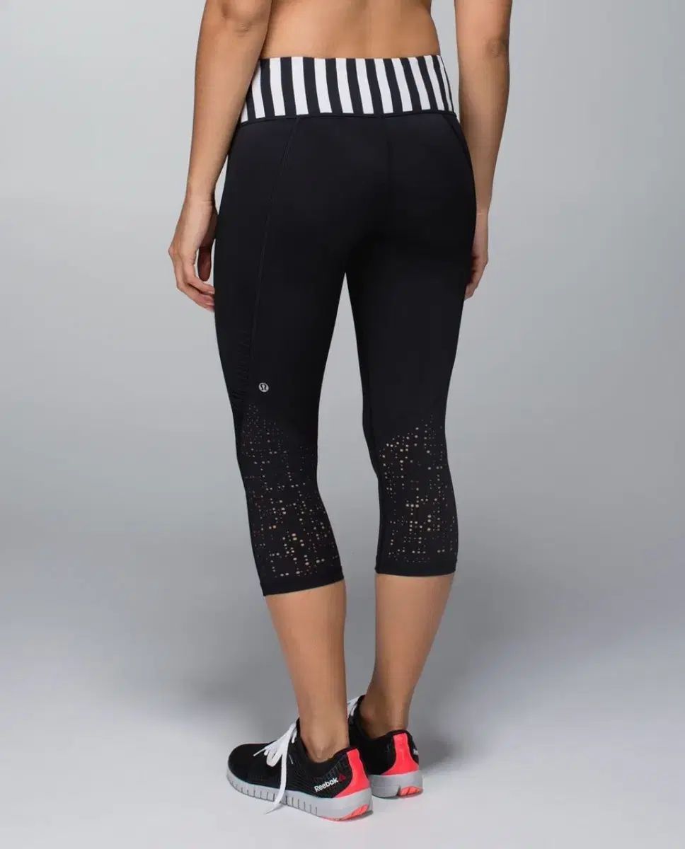 【雷市場（ポンジャン）商品韓国直送】 lululemon（ルルレモン） Water Bound Crop 6 サイズ レギンス