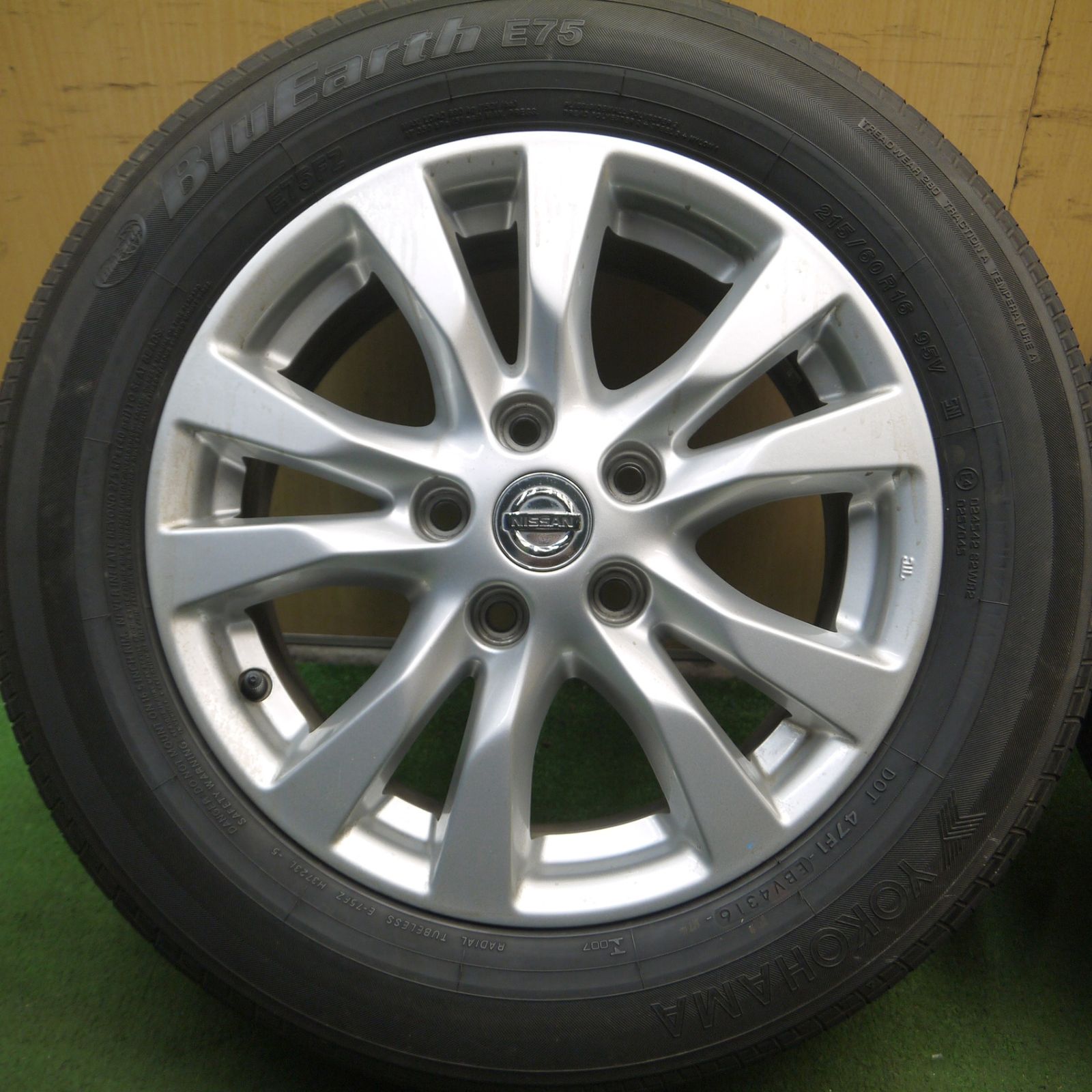 送料無料* バリ溝！9.5分☆日産 L33 ティアナ 純正 215/60R16 ヨコハマ ブルーアース E75 E75FZ 16インチ  PCD114.3/5H☆4040501Hノ - メルカリ