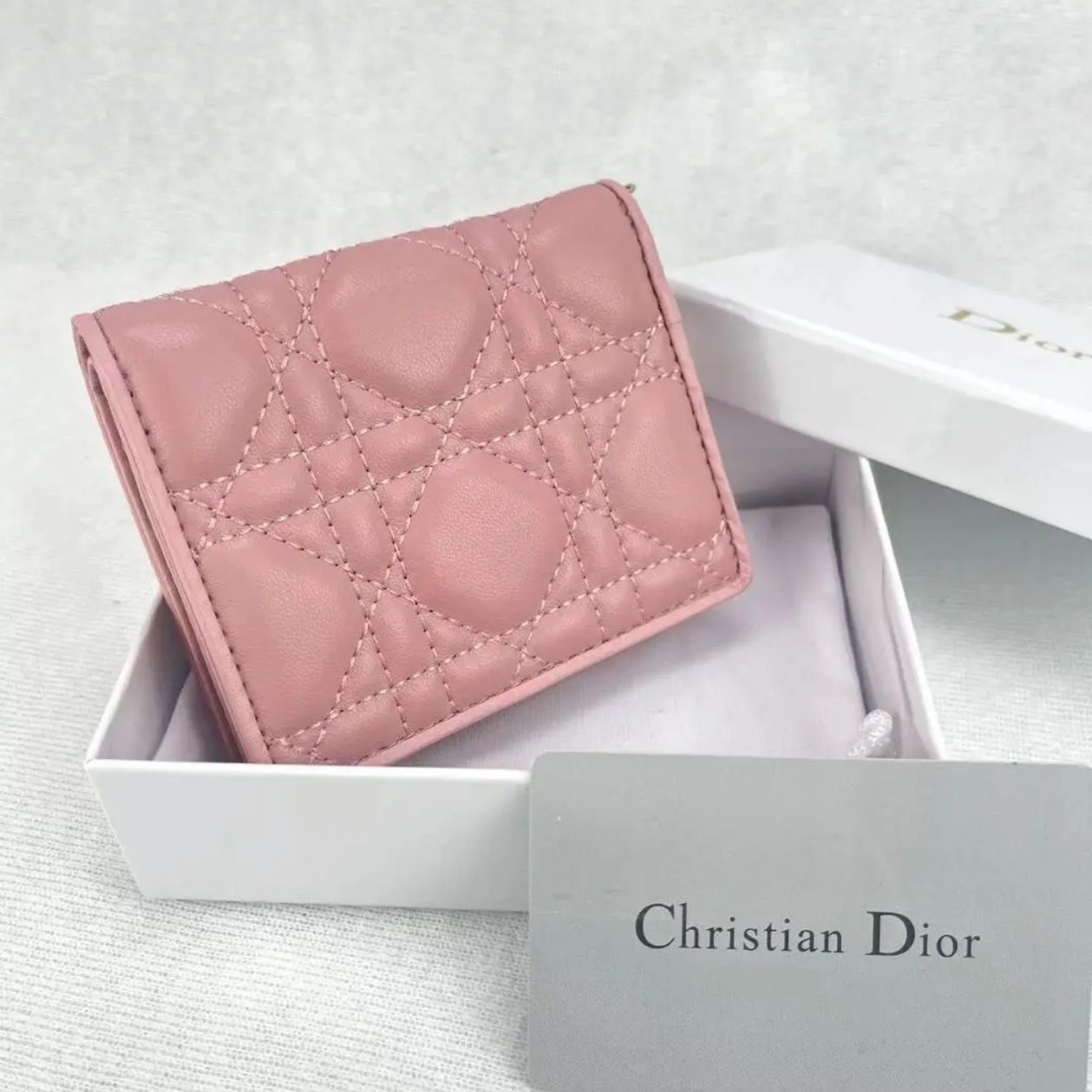 人気✨Dior 二つ折り財布マットブラック ピンク