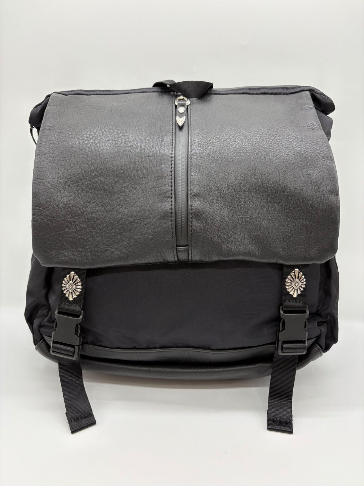 ear×BURLAP OUTFITTER メタルパーツジップリュック 雑色店 - メルカリ