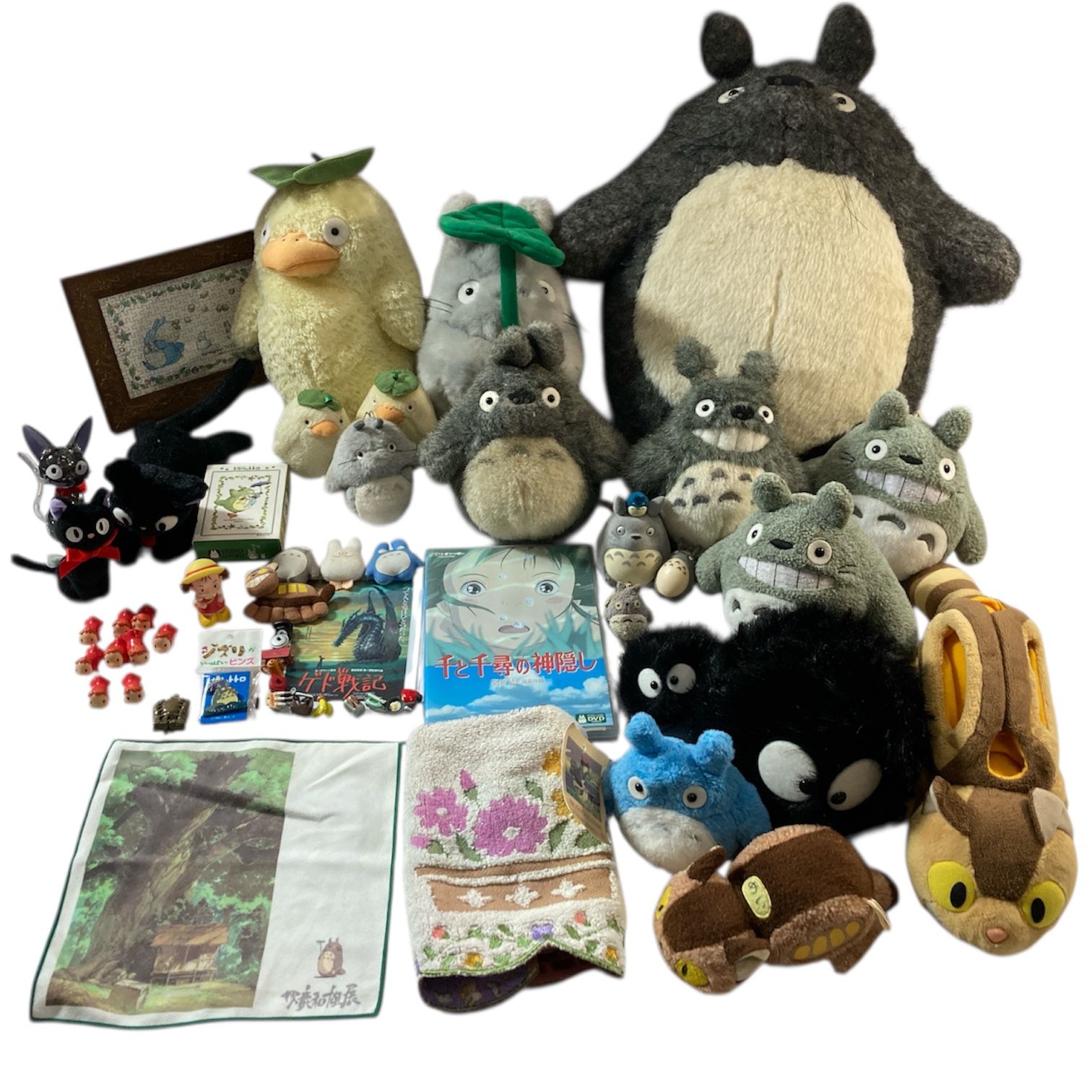 ★ スタジオジブリ キャラクターグッズ 大量 30点 まとめ商品 トトロ 千と千尋の神隠し 魔女の宅急便 ゲド戦記 ポニョ 等 ハンカチ ぬいぐるみ パズル ソフビ人形 等 2.7kg