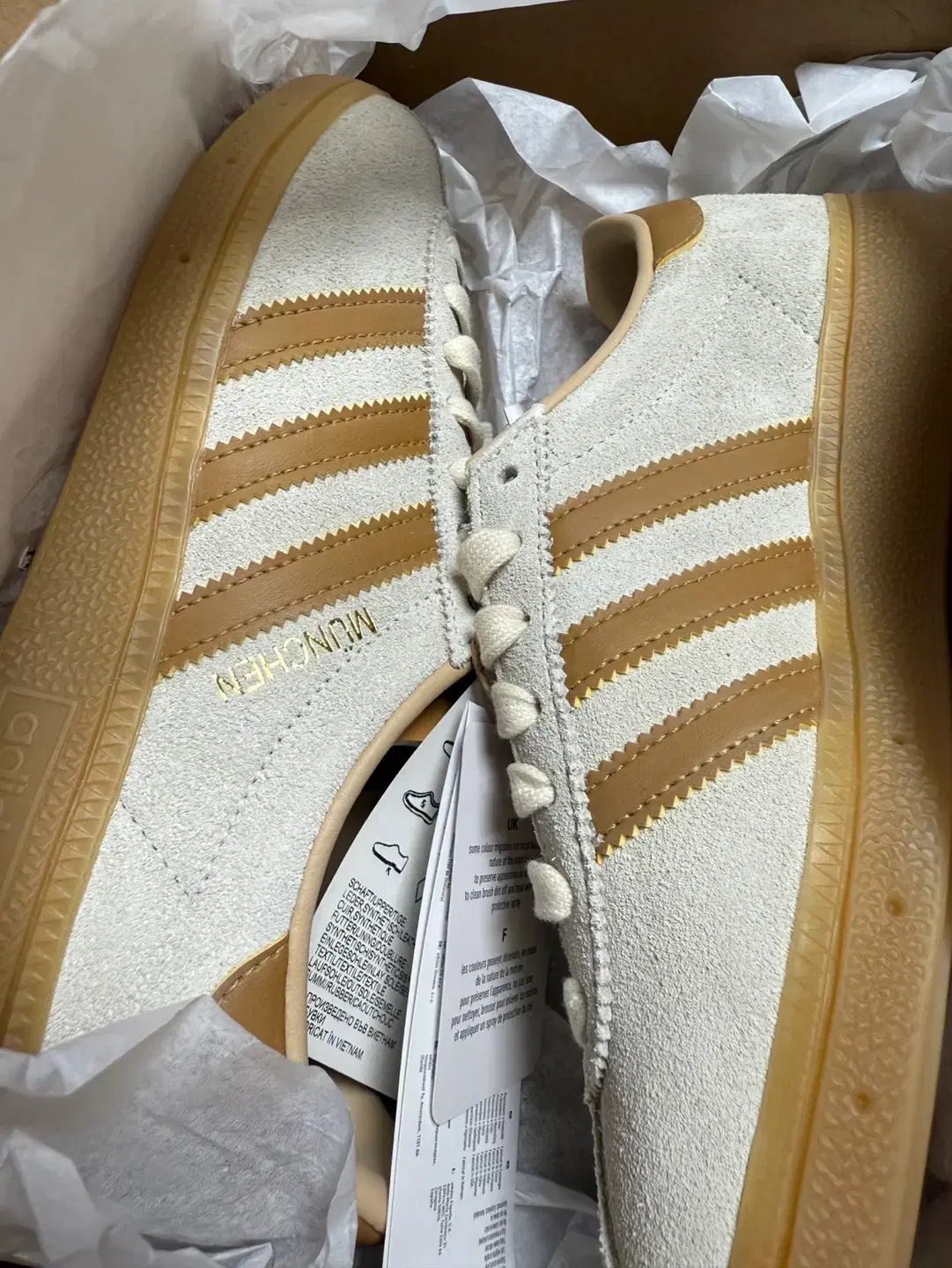 【雷市場（ポンジャン）商品韓国直送】 adidas(アディダス) ミュンヘン クリーム 白 メサ シティシリーズ 225 サイズ 新品