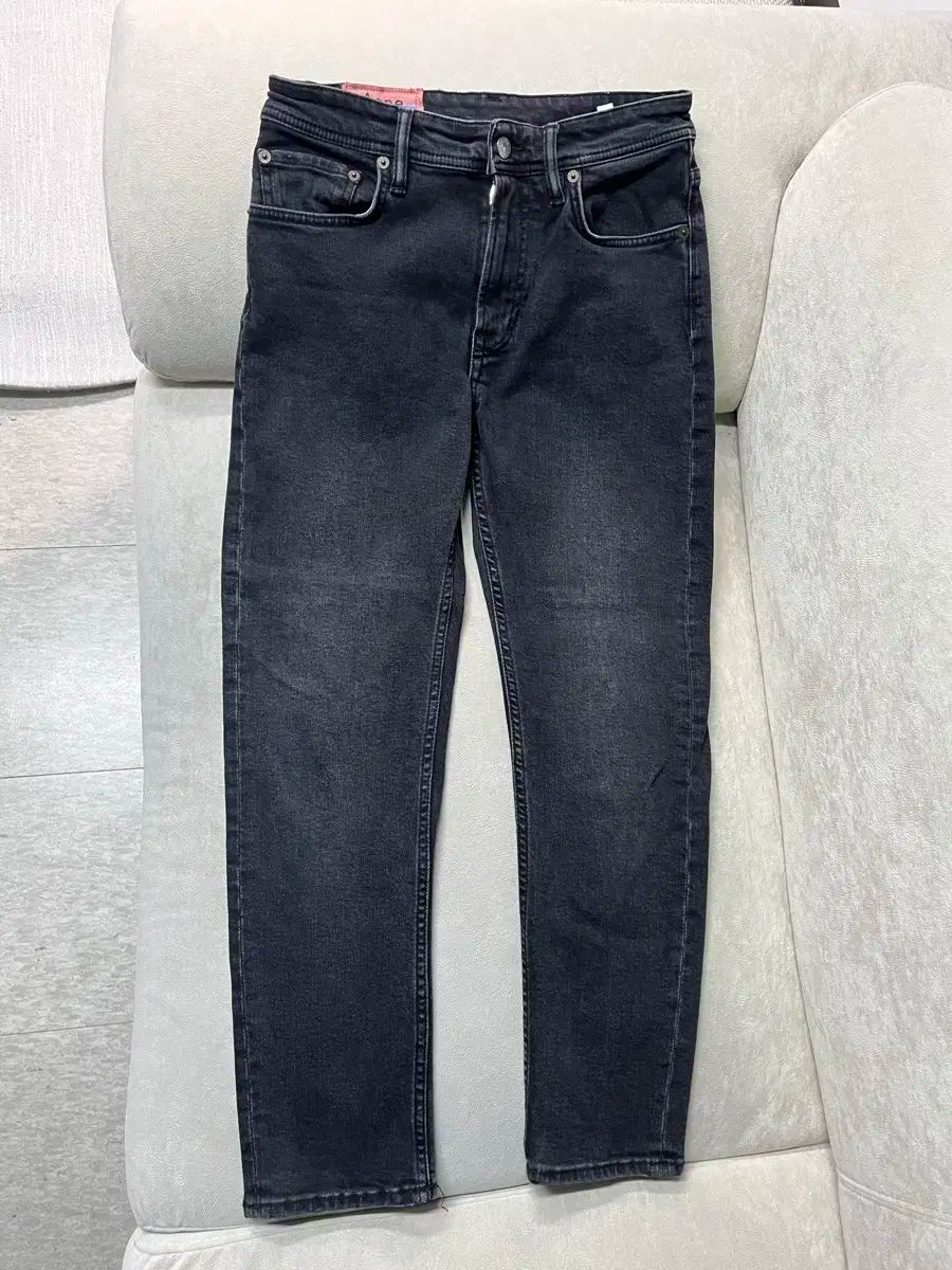 Acne Jeans☆アクネ ジーンズ ブラックデニム 新品未使用 タグ付き Acne Studios - レギュラーフィットジーンズ - 2021M - ブラック
