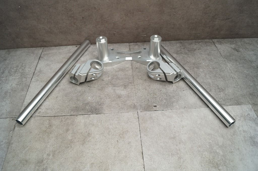 アルミ セパハン キット ♥ トライアンフで入荷しましたが 汎用 PCX 写真で分かる方へ