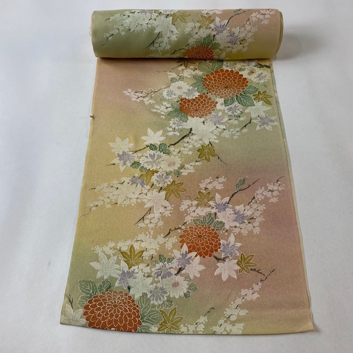 正絹 節紬 ライトベージュ 型染め 麒麟 草花文様 袷 紬小紋 極美品 正絹 節紬 ライトベージュ 型染め 麒麟 草花文様 袷 紬小紋 極美品