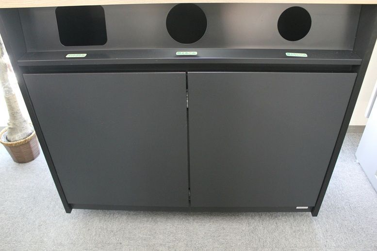 オカムラ アルトピアッツァ トラッシュユニット 分別ごみ箱 カフェカウンター ダストボックス カフェスペース オフィス家具 MARWIL-DEMENAGEMENTS_CH