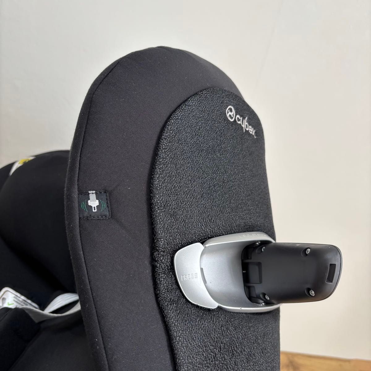 MAX90％オフ。 サイベックス cybex シローナZ i-SIZE - ベースZ ブラック 清掃済み チャイルドシート ISOFIX