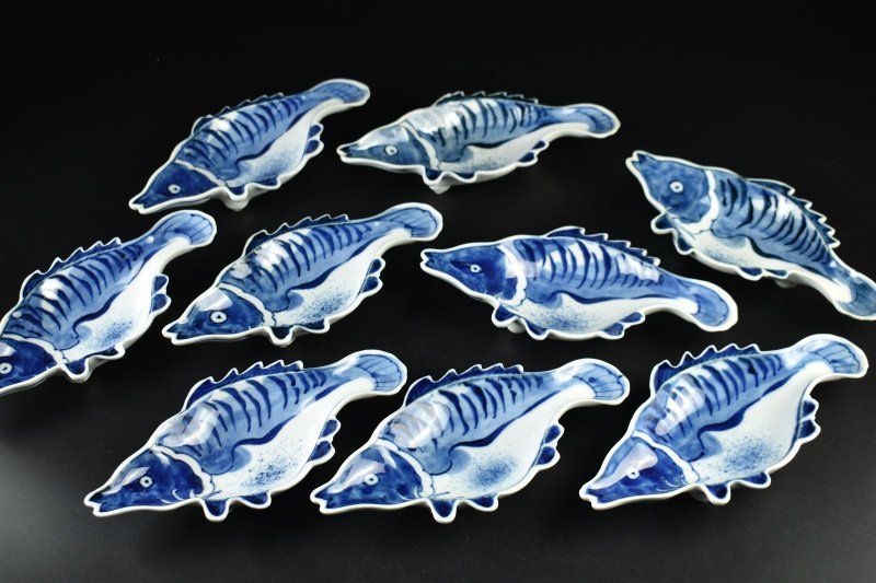 蔵A5567 九谷 矢口永壽 染付魚型皿 九客