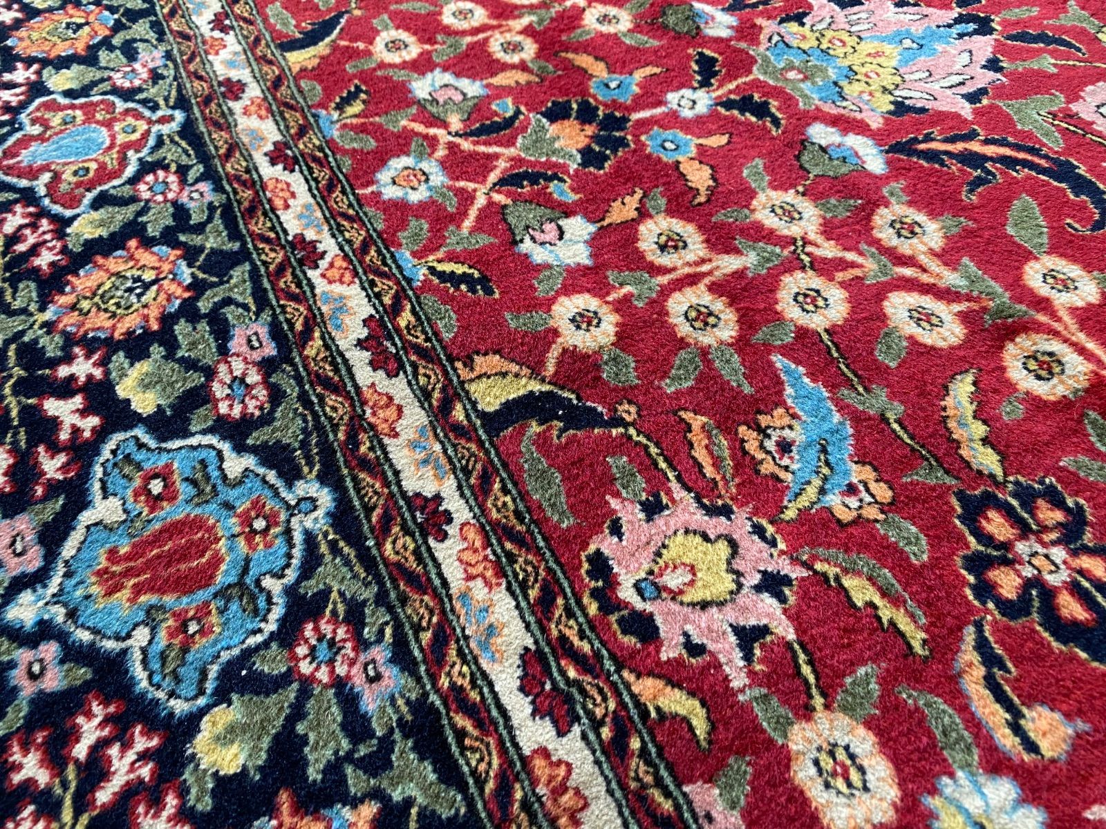 な掘り出し物ヴィンテージ1㎝に7目の細かさ新古品の手織へレケ絨毯見事なイズニック柄169×260