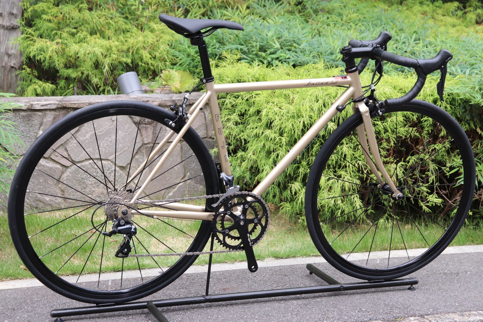 フジ FUJI バラッドオメガ BALLAD Ω 2025 49サイズ シマノ ソラ 9S スチール ロードバイク さいたま浦和店