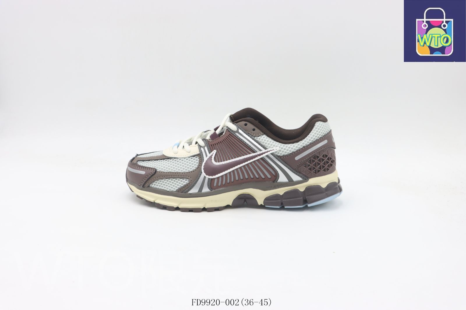 Nike ブラウン チノパン　国内未展開　EURO企画 NIKE チノパン 国内未展開Euro企画