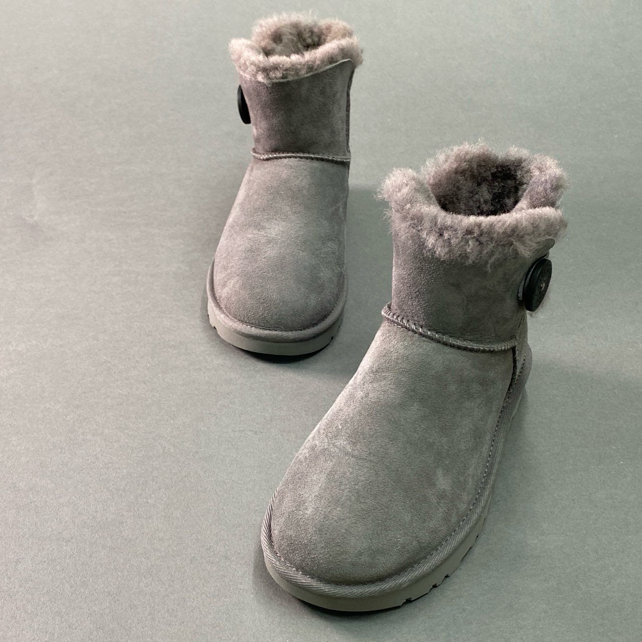 UGG グレー スエード ムートンブーツ UGG ムートンブーツ グレー