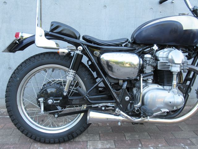 2%erハーフカバークラシカルリアショック　 W400/W650/W800用 ハーフカバー クラシカルリアショック W400/W650/W800用 - メルカリ