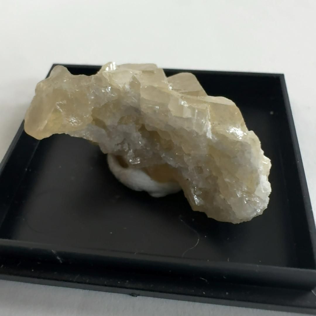 E29932】蛍光鉱物 灰重石 タングステン シェーライト 天然石