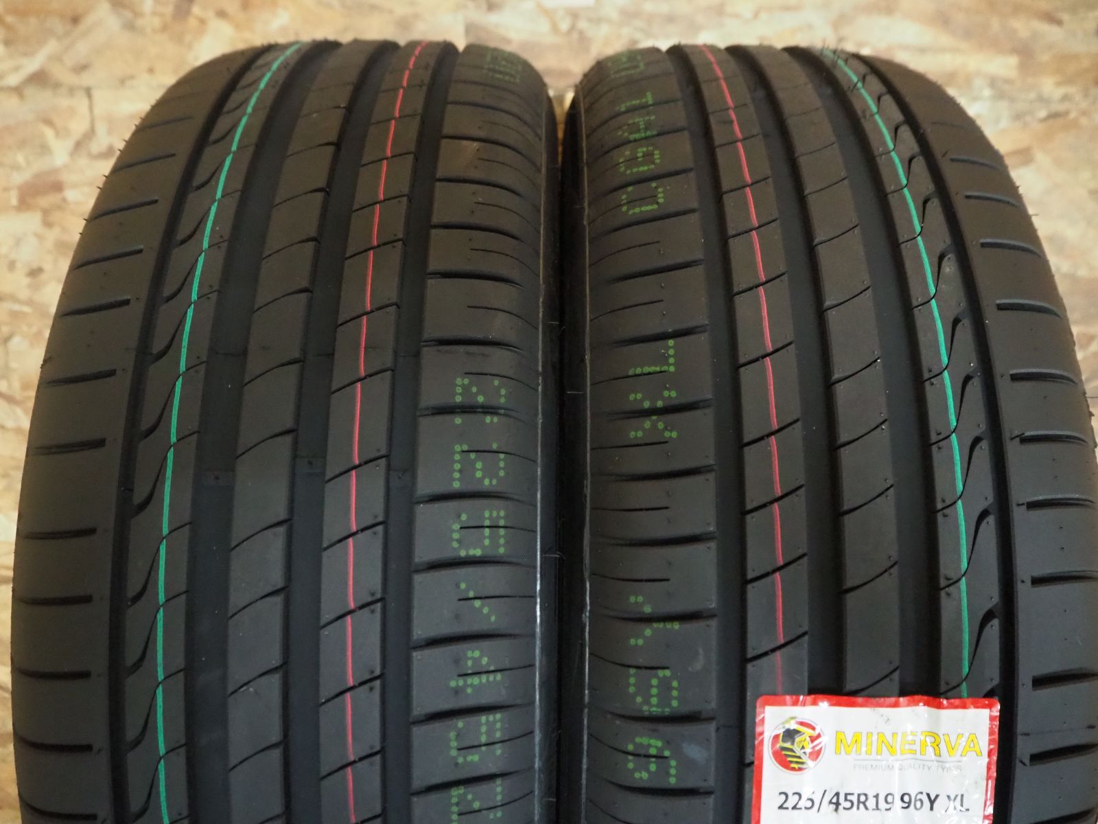 現行 プリウス 60系 クロノス 輸入ブランド 225/45R19新品セット