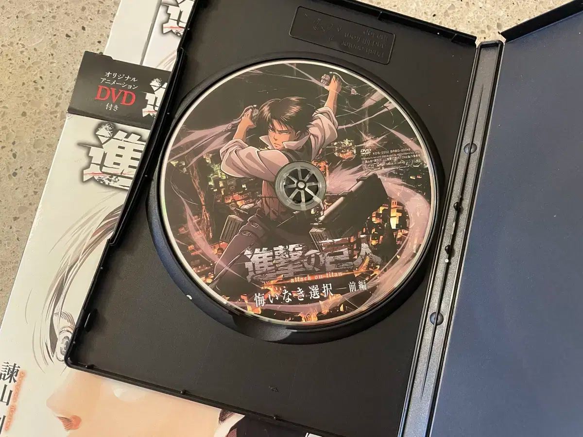 お見逃しなく！ 進撃の巨人 モデル リヴァイ過去DVD 含む 15巻 16巻 まとめ 【保障できる！】