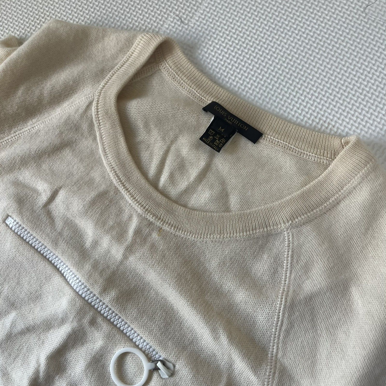 LOUIS VUITTON - 【LOUIS VUITTON】ルイ・ヴィトン トップス 半袖 Tシャツ 半袖ニット ファスナー装飾 ホワイト M LOUIS VUITTON】ルイ・ヴィトン トップス 半袖 Tシャツ 半袖