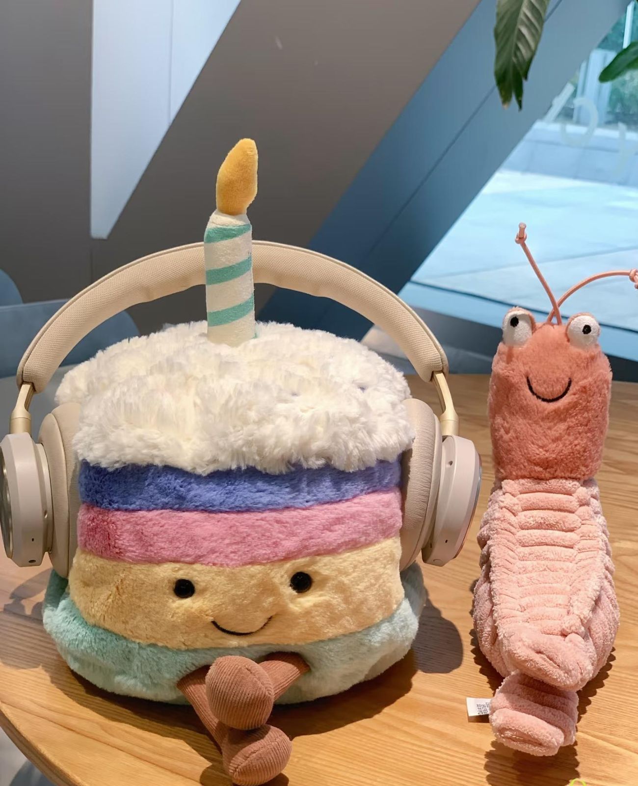 JELLYCATレインボーケーキは虹のようにかわいい