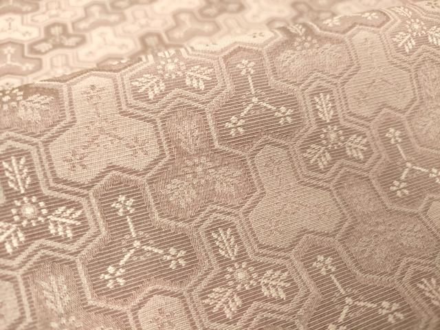 平和屋着物▽上質なお召　色無地　単衣　毘沙門亀甲地紋　梅染色　正絹　逸品　DAAT9214az 平和屋着物▽上質なお召 色無地 単衣 毘沙門亀甲地紋 梅染色 正絹 逸品