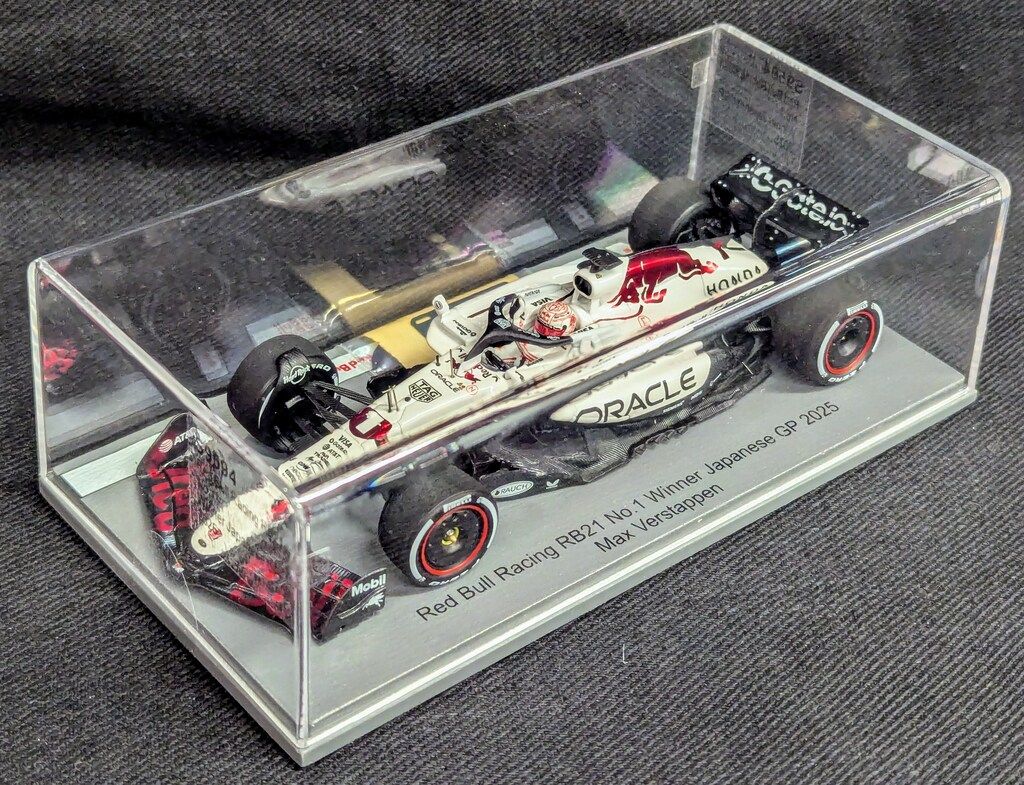 Spark model 1|43 Red Bull Racing RB21 No.1 Oracle Red Bull Racing Winner Japa