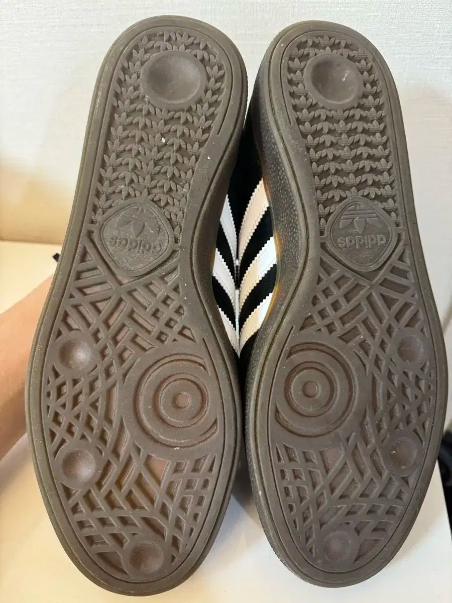 アディダス スぺツィアル ブラック 270