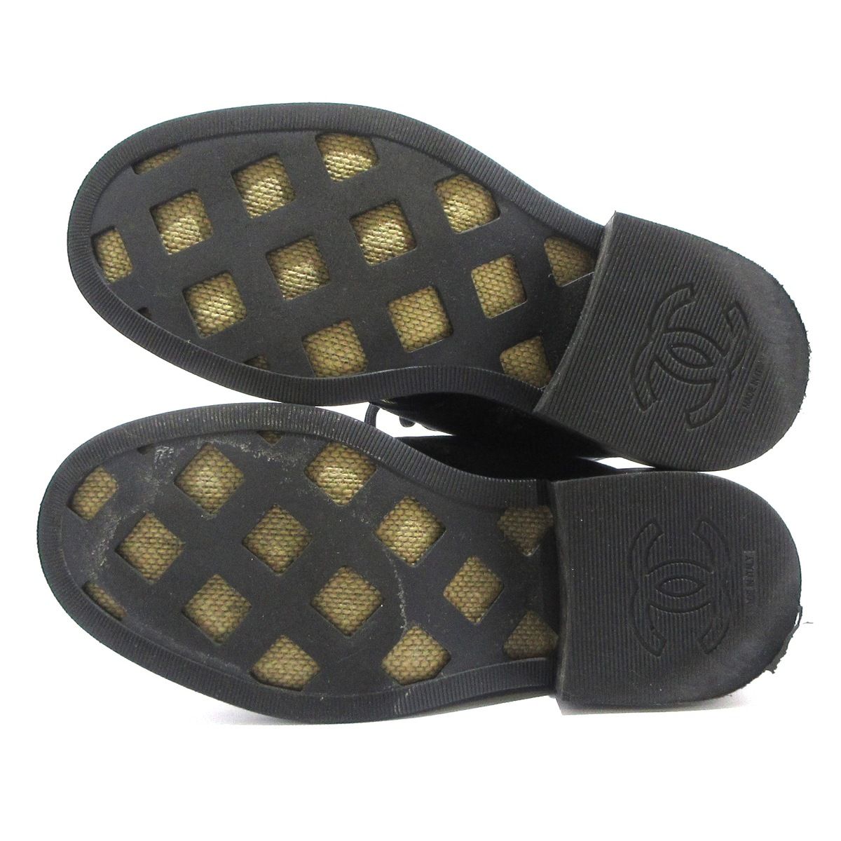 CHANEL ショートブーツ　36 CHANEL(シャネル) ショートブーツ 36 C G39093 黒×ゴールド