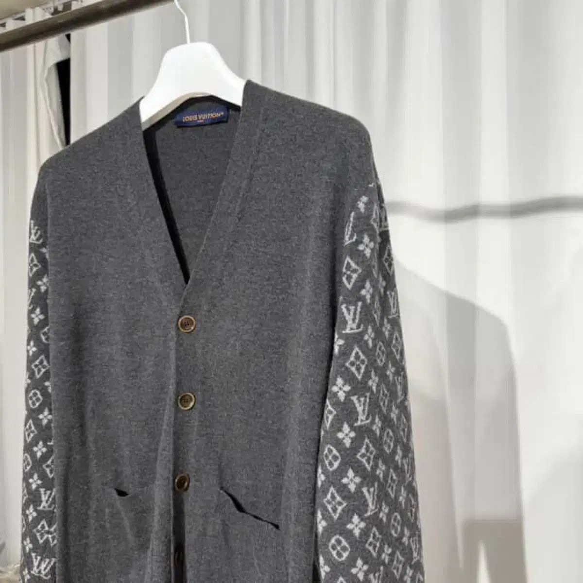 Louis Vuitton ルイヴィトン ハーフ アンド ハーフ カーディガン グレー